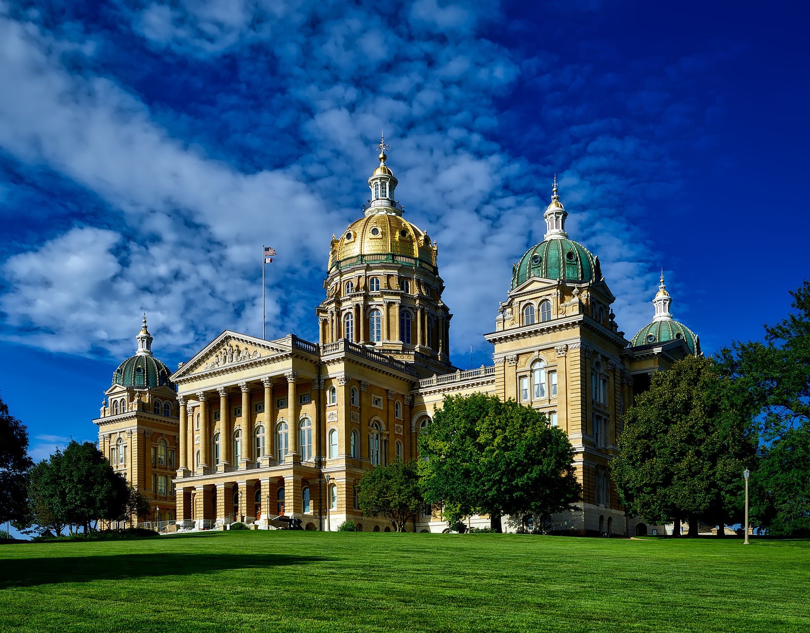 Distracted Driving Bills Pass Iowa Senate Transpo Committee